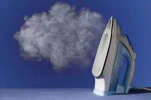 Ferro da stiro perde acqua: cosa fare?